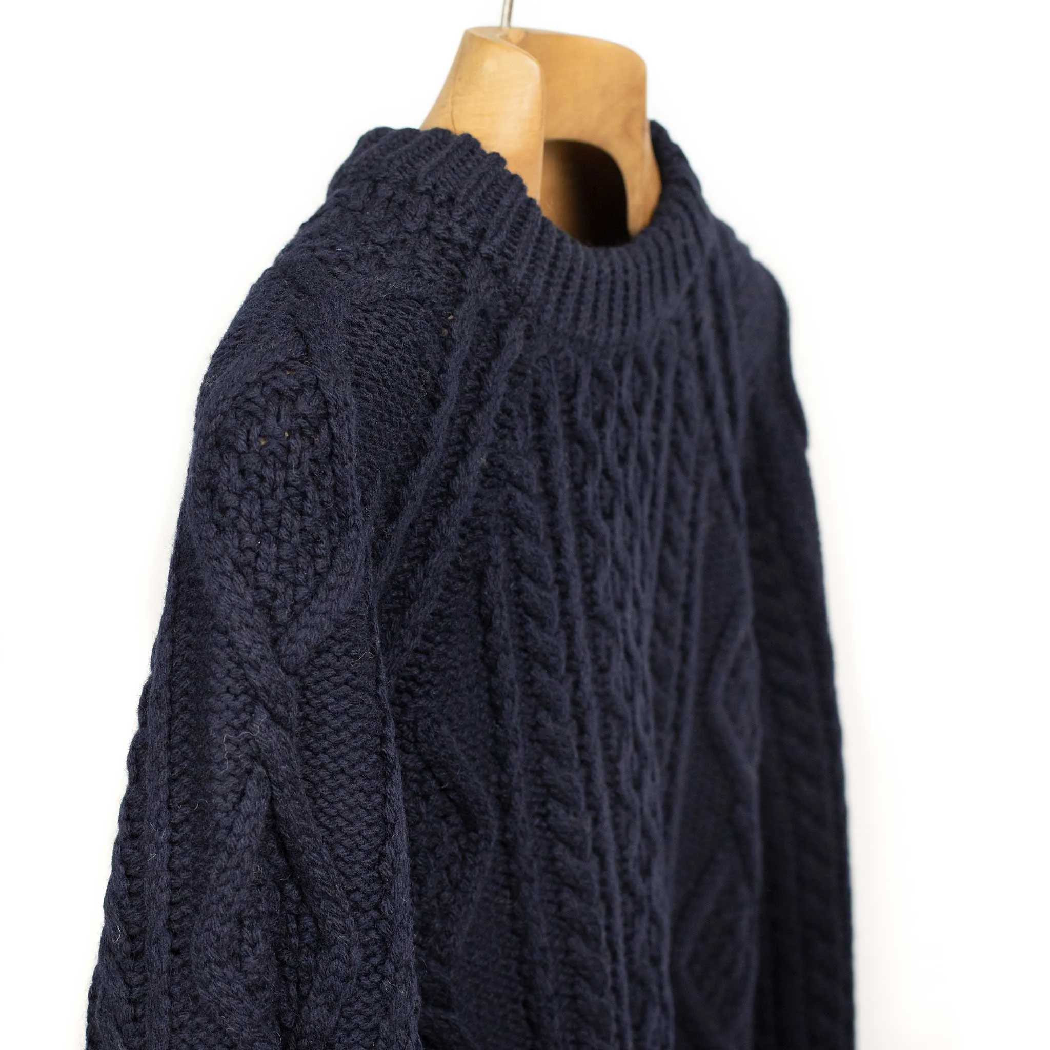 Cabled raglan sleeve crewneck in navy wool and cashmere
