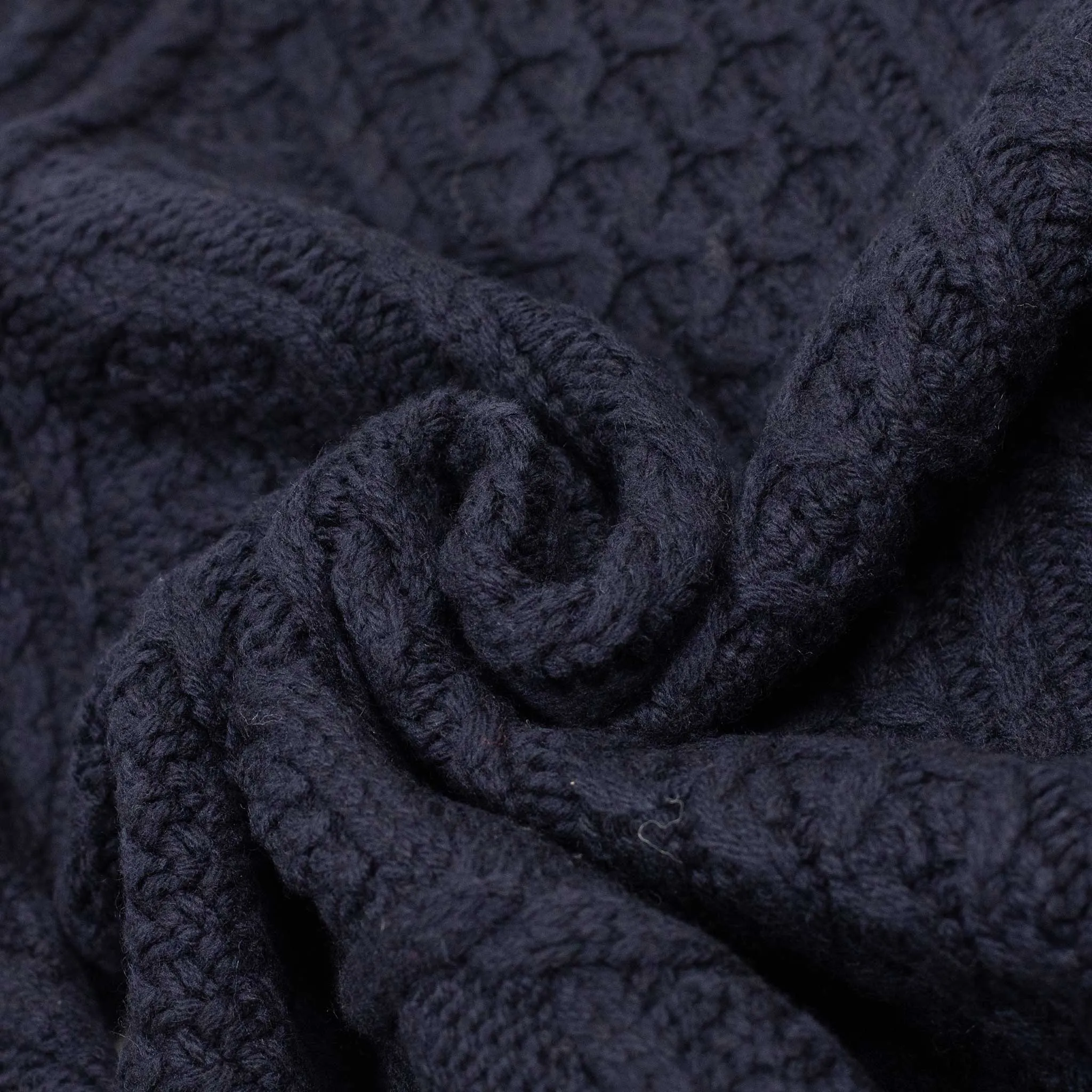 Cabled raglan sleeve crewneck in navy wool and cashmere