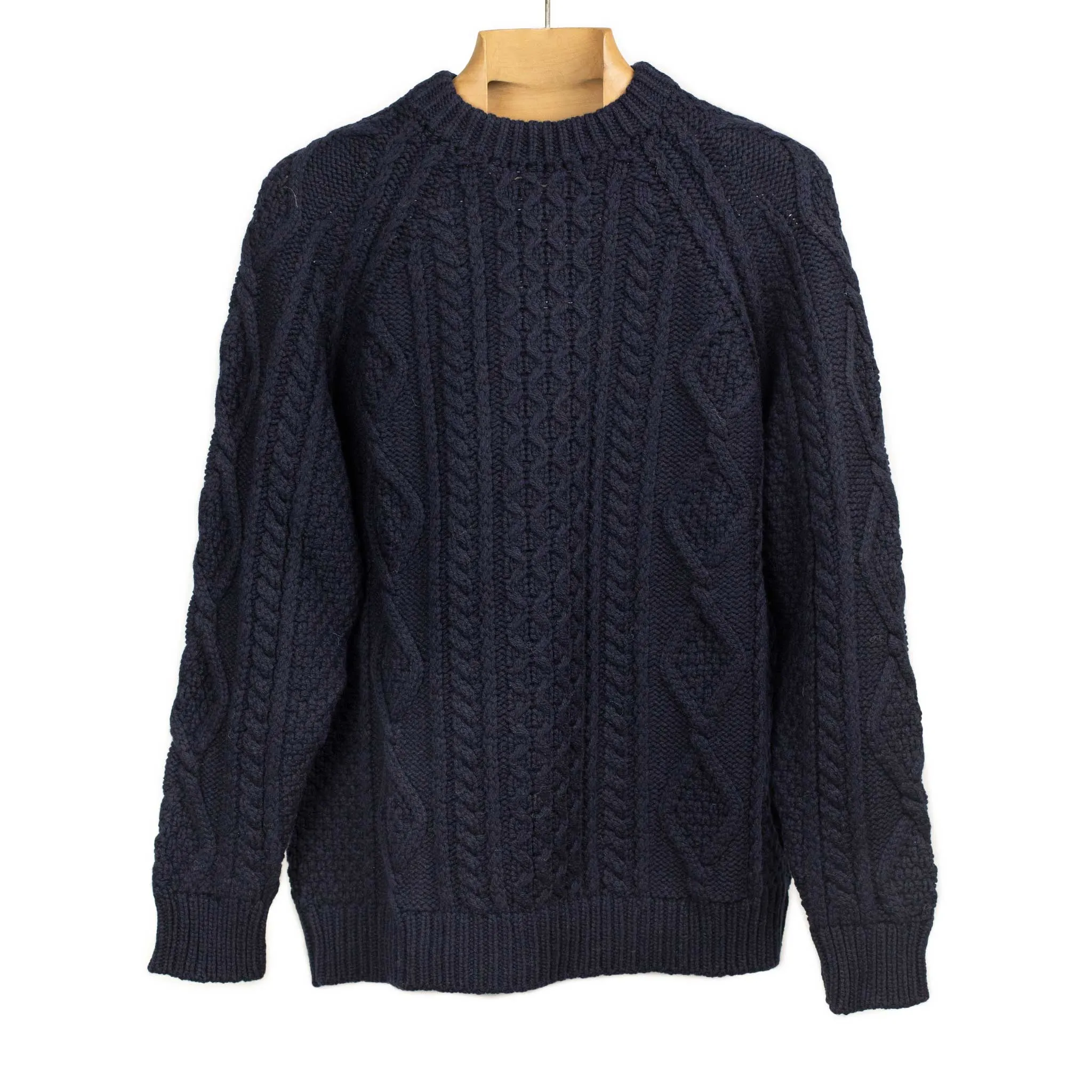 Cabled raglan sleeve crewneck in navy wool and cashmere
