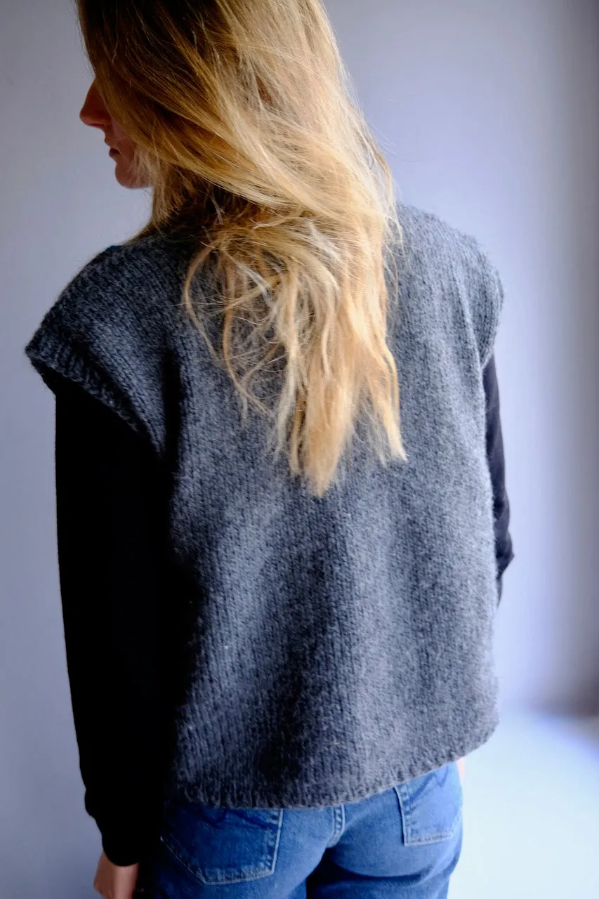 Knitwear No. 110. Ludovica V-Neck Vest