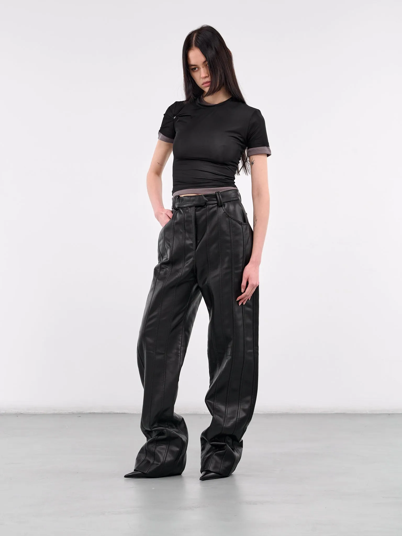 Overlay Peephole Rib Top (24041283-BLACK-SHADOW-GREY)